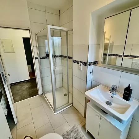 Апартаменты Fewo-palmtrees 3 - Grosse Und Moderne 2 Zimmerwohnung Mit Sued-west Balkon In Gladbeck-mitte Naehe Movie Park Und Arena Aufschalke *