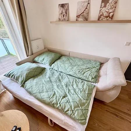 Fewo-palmtrees 3 - Grosse Und Moderne 2 Zimmerwohnung Mit Sued-west Balkon In Gladbeck-mitte Naehe Movie Park Und Arena Aufschalke