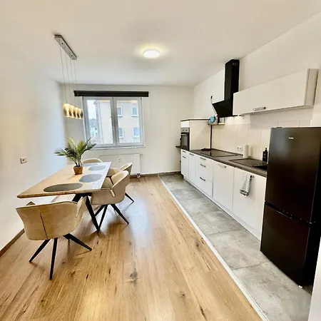 Апартаменты Fewo-palmtrees 3 - Grosse Und Moderne 2 Zimmerwohnung Mit Sued-west Balkon In Gladbeck-mitte Naehe Movie Park Und Arena Aufschalke