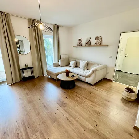 Fewo-palmtrees 3 - Grosse Und Moderne 2 Zimmerwohnung Mit Sued-west Balkon In Gladbeck-mitte Naehe Movie Park Und Arena Aufschalke * Гладбек