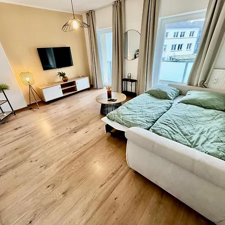 Fewo-palmtrees 3 - Grosse Und Moderne 2 Zimmerwohnung Mit Sued-west Balkon In Gladbeck-mitte Naehe Movie Park Und Arena Aufschalke * Гладбек